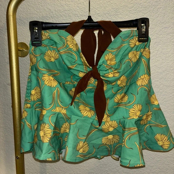 NWOT Unique Vintage Green Floral Retro Pinup Peplum Halter Blouse Top - Picture 4 of 6